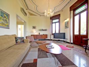 TV a/nebo společenská místnost v ubytování Holiday Home Villa Sarezzano by Interhome + 18 fotografií