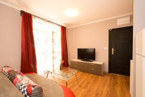 A television and/or entertainment centre at Holiday Village Lozenets