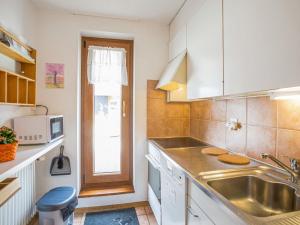 O bucătărie sau chicinetă la Apartment Zinal 201 by Interhome