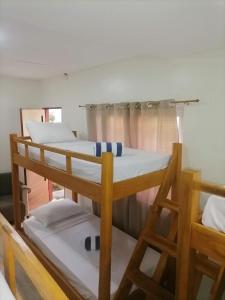 Postel nebo postele na pokoji v ubytování Acapulco Resort