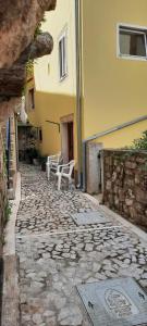 ツレスにあるApartment Lucijaの石の小路