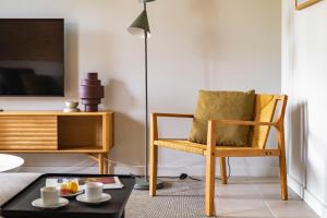 A seating area at Aspasios Garden Apartments