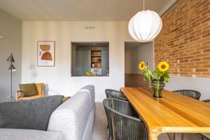 A seating area at Aspasios Garden Apartments