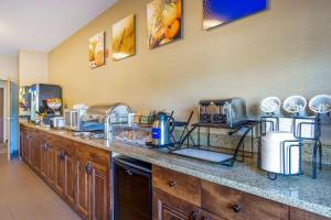Köök või kööginurk majutusasutuses Comfort Inn Auburn – Seattle