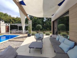 Basen w obiekcie Luxury design Villa Maell with private pool and high level of privacy - WiiBuk lub w pobliżu
