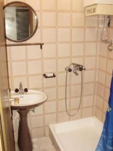 Kúpeľňa v ubytovaní Apartment in Stari Grad Hvar with balcony, air conditioning, WiFi, dishwasher 5028-2