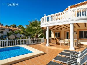 Bazén v ubytovaní Villa Zacorri - HMR Holidays Moraira alebo v jeho blízkosti