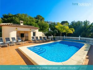 Bazén v ubytovaní Villa Zacorri - HMR Holidays Moraira alebo v jeho blízkosti