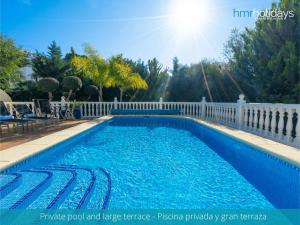 Bazén v ubytovaní Villa Zacorri - HMR Holidays Moraira alebo v jeho blízkosti