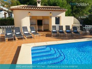 Bazén v ubytovaní Villa Zacorri - HMR Holidays Moraira alebo v jeho blízkosti