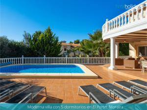 Bazén v ubytovaní Villa Zacorri - HMR Holidays Moraira alebo v jeho blízkosti
