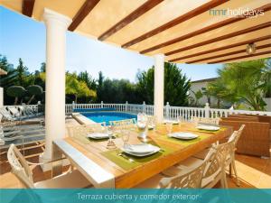 Bazén v ubytovaní Villa Zacorri - HMR Holidays Moraira alebo v jeho blízkosti