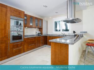 Kuchyňa alebo kuchynka v ubytovaní Villa Zacorri - HMR Holidays Moraira