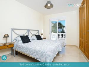 Posteľ alebo postele v izbe v ubytovaní Villa Zacorri - HMR Holidays Moraira