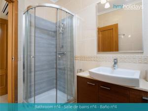 Kúpeľňa v ubytovaní Villa Zacorri - HMR Holidays Moraira