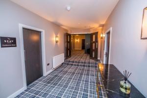 Postel nebo postele na pokoji v ubytování Stay Hotel