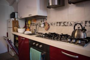 A kitchen or kitchenette at Sci e montagna vera