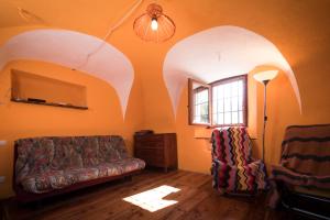 A seating area at Sci e montagna vera