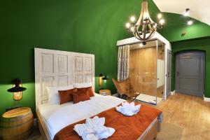 Posteľ alebo postele v izbe v ubytovaní 1552 Boutique Hotel