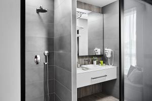 Bilik mandi di Hotel Panoramika Design & Spa