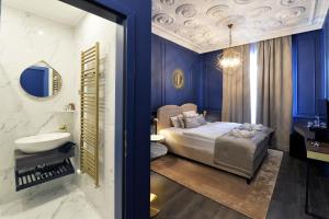 Posteľ alebo postele v izbe v ubytovaní 1552 Boutique Hotel