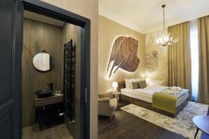 Posteľ alebo postele v izbe v ubytovaní 1552 Boutique Hotel