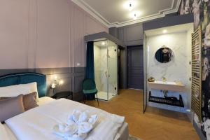 Posteľ alebo postele v izbe v ubytovaní 1552 Boutique Hotel