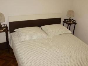 Postel nebo postele na pokoji v ubytování Holiday apartment in Stari Grad Hvar with balcony, air conditioning, WiFi, dishwasher 5028-3