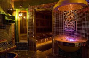 Łazienka w obiekcie Papuga Park Hotel Wellness Marrakesz & SPA