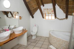 Koupelna v ubytování The Birdhouse Bed & Breakfast #NO Loadshedding #Solar Energy