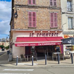 Foto da galeria de LE COMMERCE em Pont-sur-Yonne