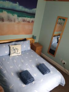 a bedroom with a bed with two pillows on it at Cosy seaside apartment in Woodhorn