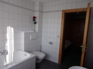 Koupelna v ubytování Hotel Landgasthof Hacker