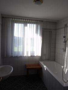 Koupelna v ubytování Hotel Landgasthof Hacker