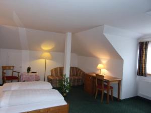 Ένα ή περισσότερα κρεβάτια σε δωμάτιο στο Hotel Landgasthof Hacker