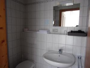 Koupelna v ubytování Hotel Landgasthof Hacker