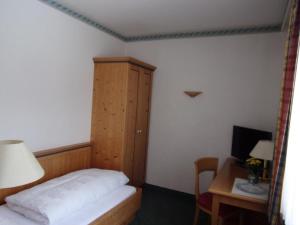 Postel nebo postele na pokoji v ubytování Hotel Landgasthof Hacker