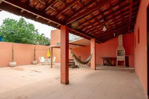 an outdoor patio with a hammock in a building at CASAPERNAMBUCO 100mts da praia in Guarujá