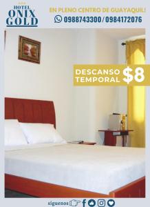 Uma cama ou camas num quarto em Hotel Onix Gold