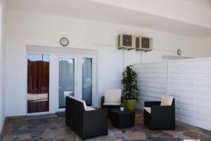 a room with two chairs and a plant at Apartments Estelle in Pula