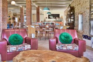 a living room with two pink chairs and a table at FINCA ALEGRANZA in Torrelavega