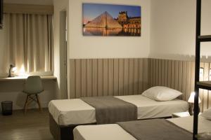 A bed or beds in a room at Hotel Jardim Sul