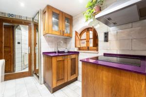 Kuchyň nebo kuchyňský kout v ubytování Hauzify I Domus Tarragona