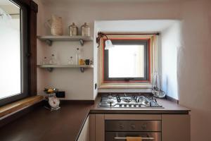 A kitchen or kitchenette at Upstairs - Skylight Még 37 kép