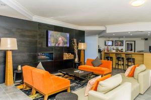 TV tai viihdekeskus majoituspaikassa Alpha Hotel Canberra