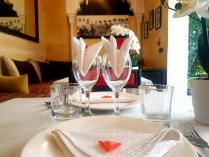 
Un restaurante o sitio para comer en Riad L'Orchidée Suites & Spa
