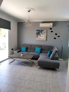 Posezení v ubytování Villa Alba, Luxury 4 BDRM Villa with Heated Pool
