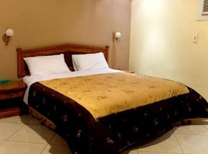 Ένα ή περισσότερα κρεβάτια σε δωμάτιο στο Bait Al Amani Suites