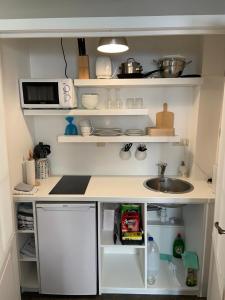 Kuchyň nebo kuchyňský kout v ubytování Begijnhofstudio's