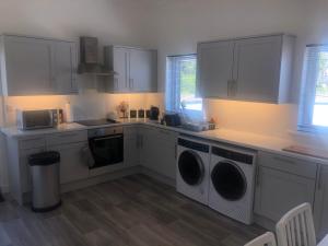 Kuchyň nebo kuchyňský kout v ubytování Annat Cottage